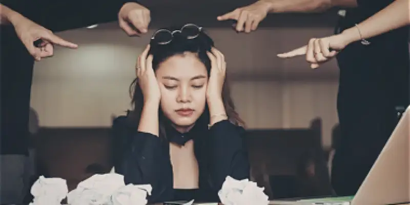 Sobrecarga emocional no trabalho: por que você não consegue dizer não e vive esgotada