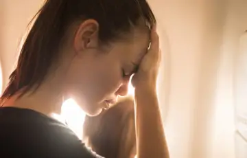 A culpa que não sai no exame de sangue: o peso invisível que muitas mães carregam