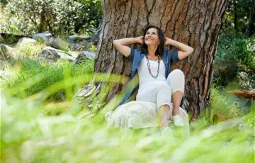 Saúde hormonal feminina: o corpo mudando, a mulher despertando e a necessidade de uma nova escuta