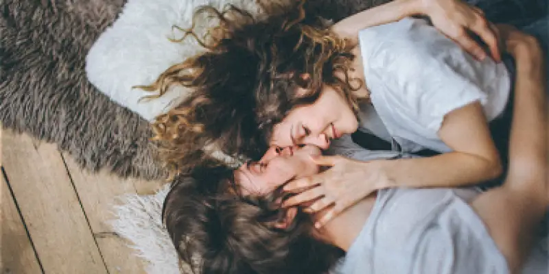 Dificuldade de receber amor: por que você trava ao ser cuidada no relacionamento e como superar o bloqueio emocional