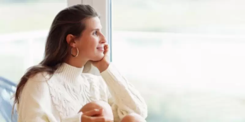 Por que o inverno pesa tanto em você? Tristeza, cansaço e compulsão não são fraqueza. São mensagens do seu corpo.