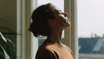 Você não está cansada da vida. Está cansada de viver longe de si