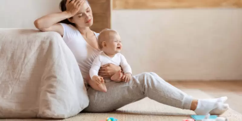 Mãe exausta não precisa dar conta de tudo: o que a homeopatia pode fazer por você