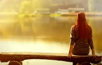 Sentir-se sozinha em um relacionamento: o que a neurociência revela sobre essa desconexão emocional