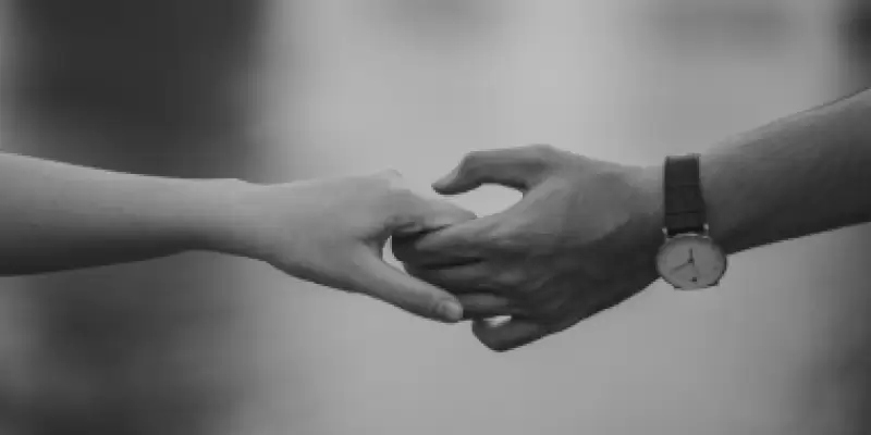 A Dor de Amar e a Cura Que Vem de Dentro: Como a Homeopatia Pode Transformar seus Relacionamentos